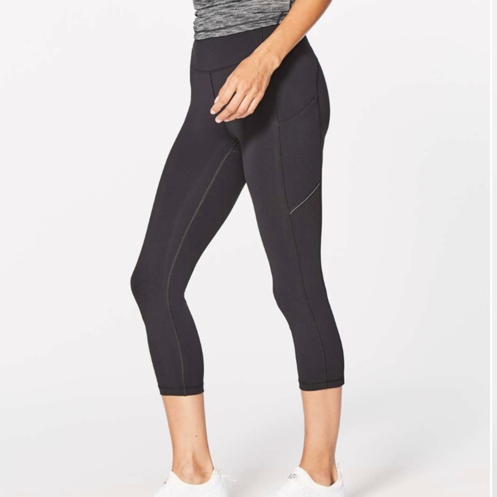 Lululemon black speed up crop 21 inch leggings